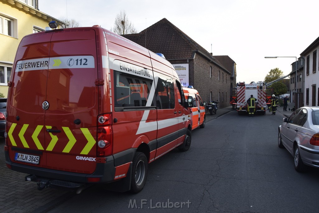 Feuer 2 Vollbrand Reihenhaus Roggendorf Berrischstr P002.JPG - Miklos Laubert